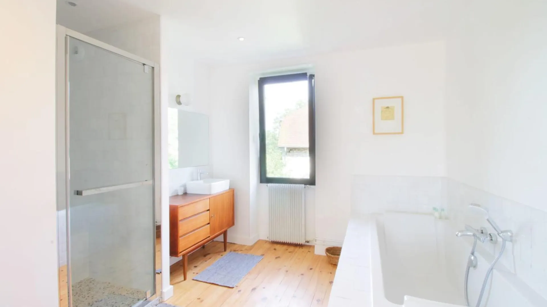 Family Home Peaceful Setting And Swimming Pool! Billieme